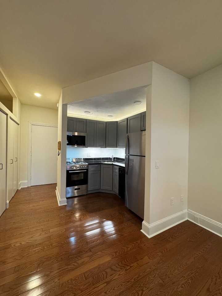 03 - 323 S 12th St - Photo 7 of 11