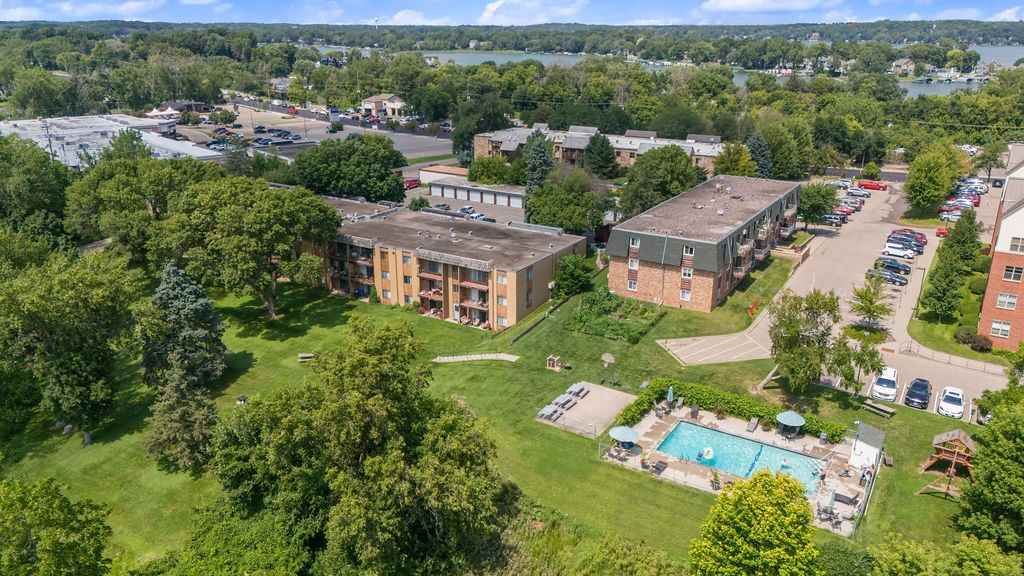 Solace on Lake Minnetonka - Photo 4 of 12