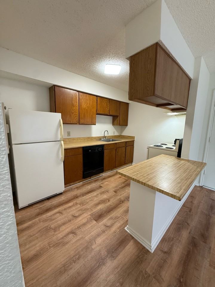 Texan Terrace - Photo 4 of 41