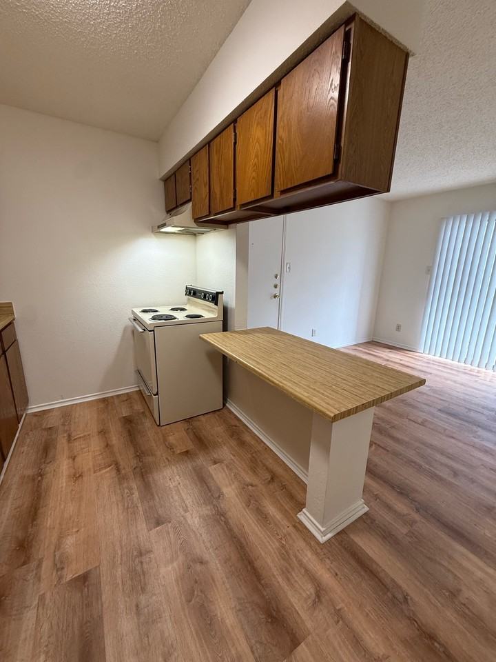 Texan Terrace - Photo 5 of 41