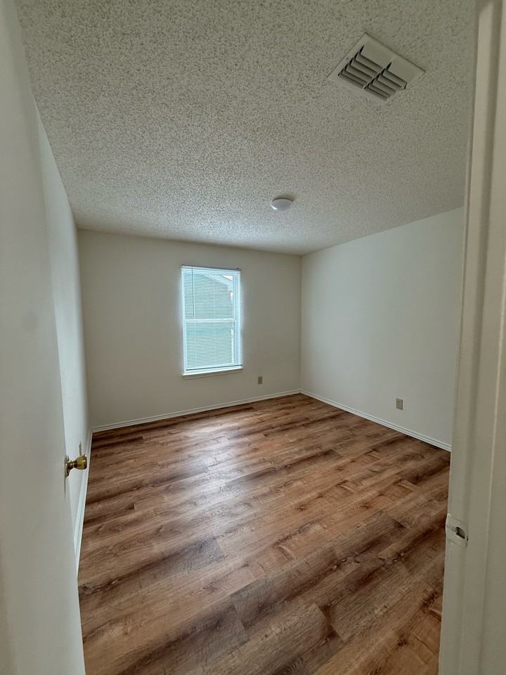 Texan Terrace - Photo 6 of 41