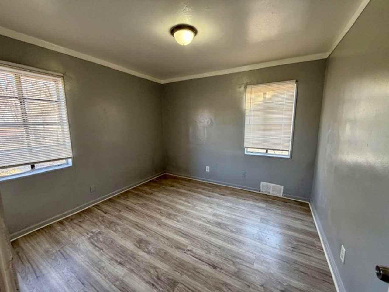 7834 Stahelin Ave - Photo 5 of 17