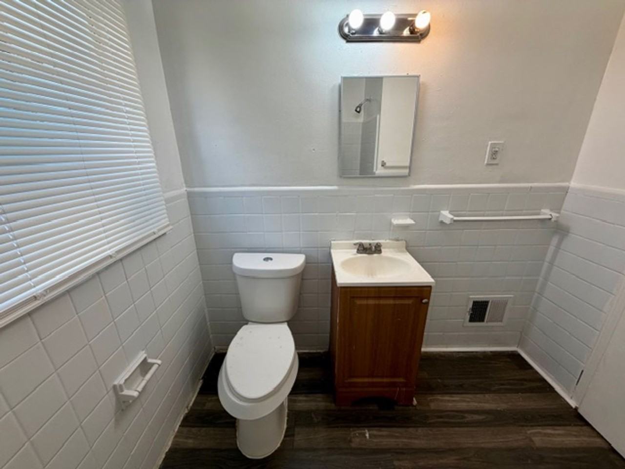 7834 Stahelin Ave - Photo 7 of 17