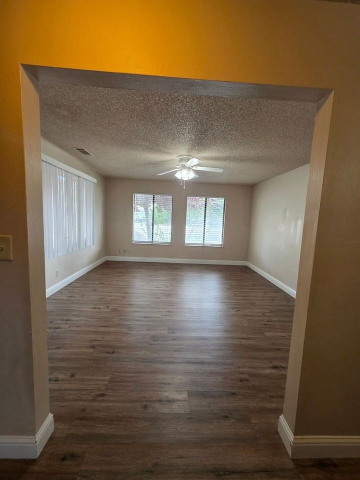 3720 W Hillsdale Ave - Photo 4 of 20