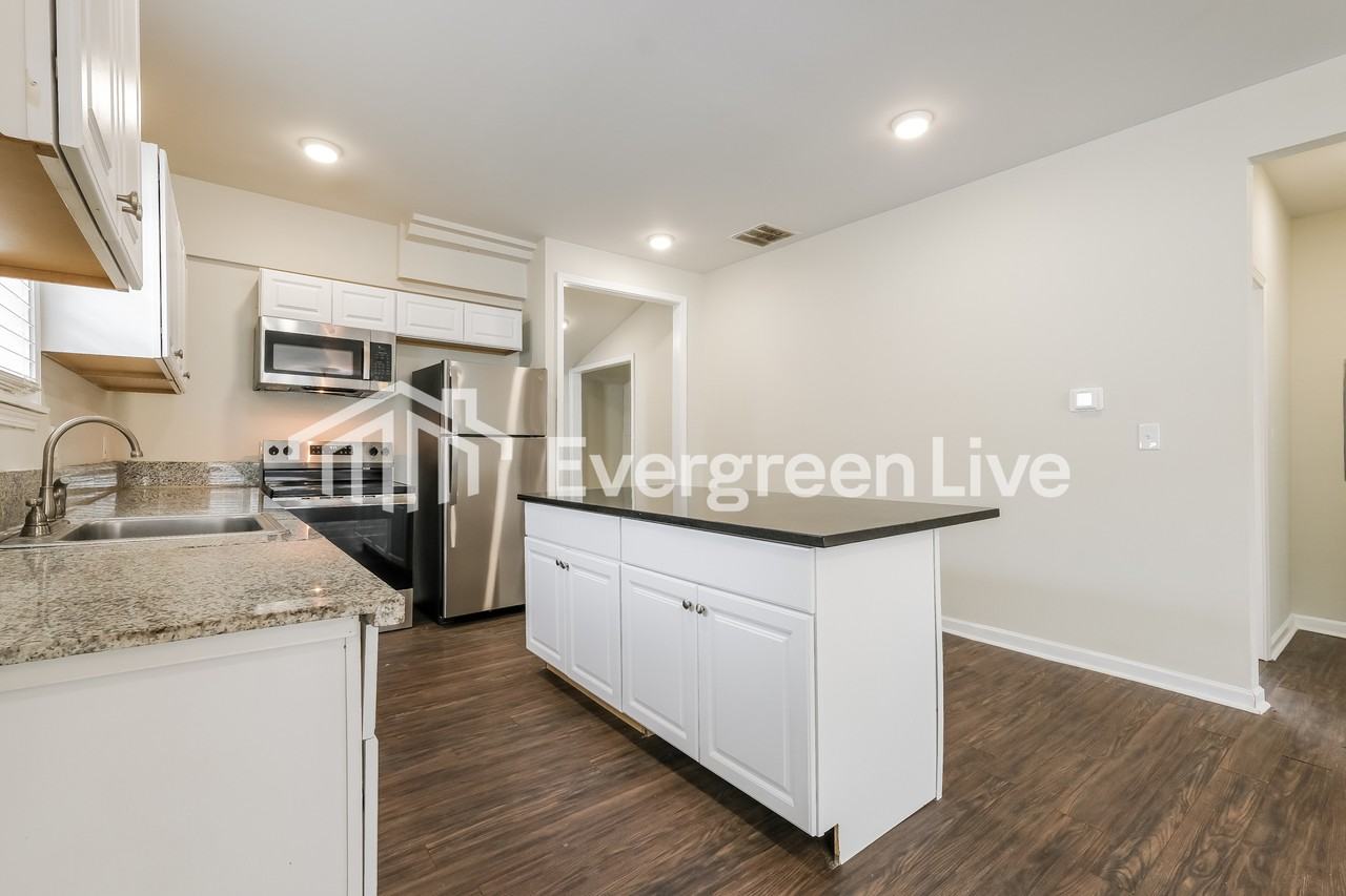 1596 Jonesboro Rd Se - Photo 6 of 15