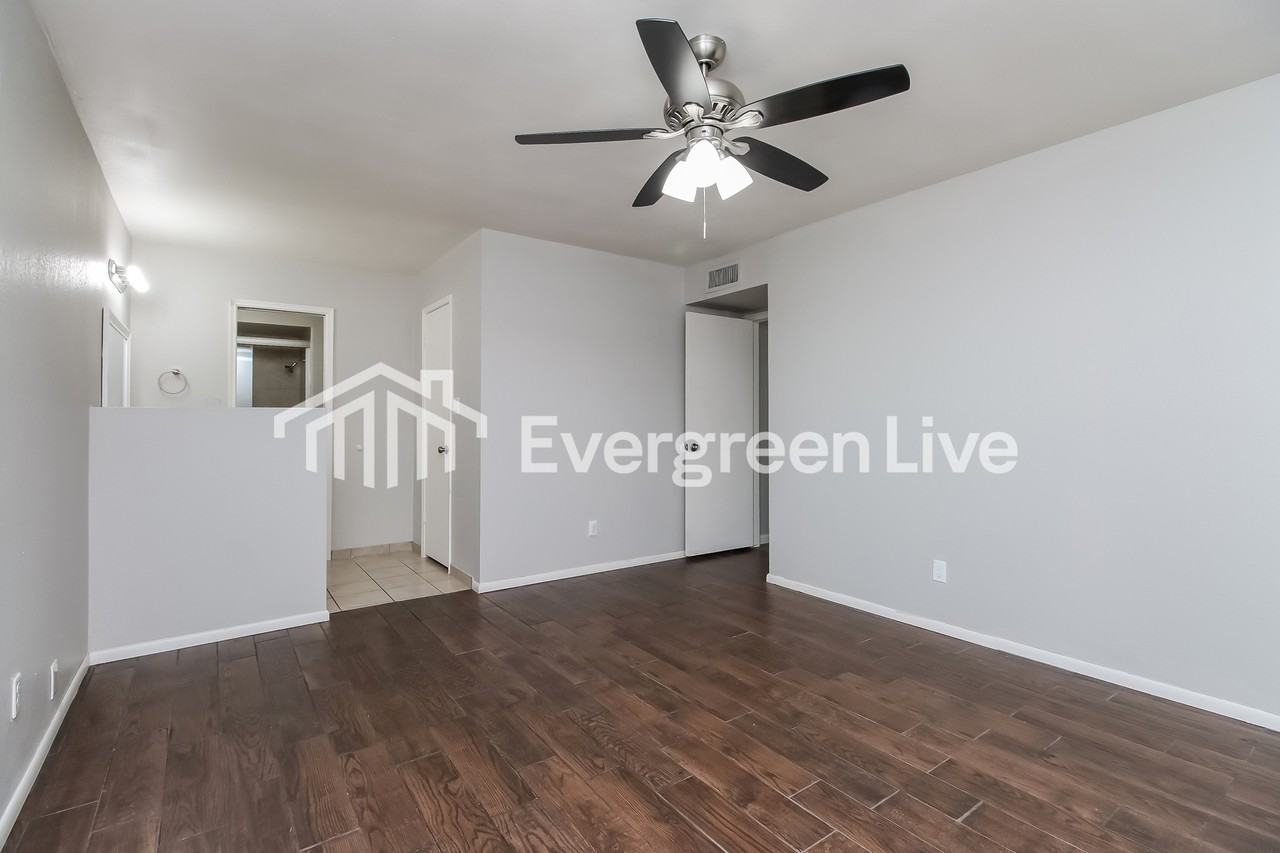 2110 W Detroit St - Photo 7 of 15