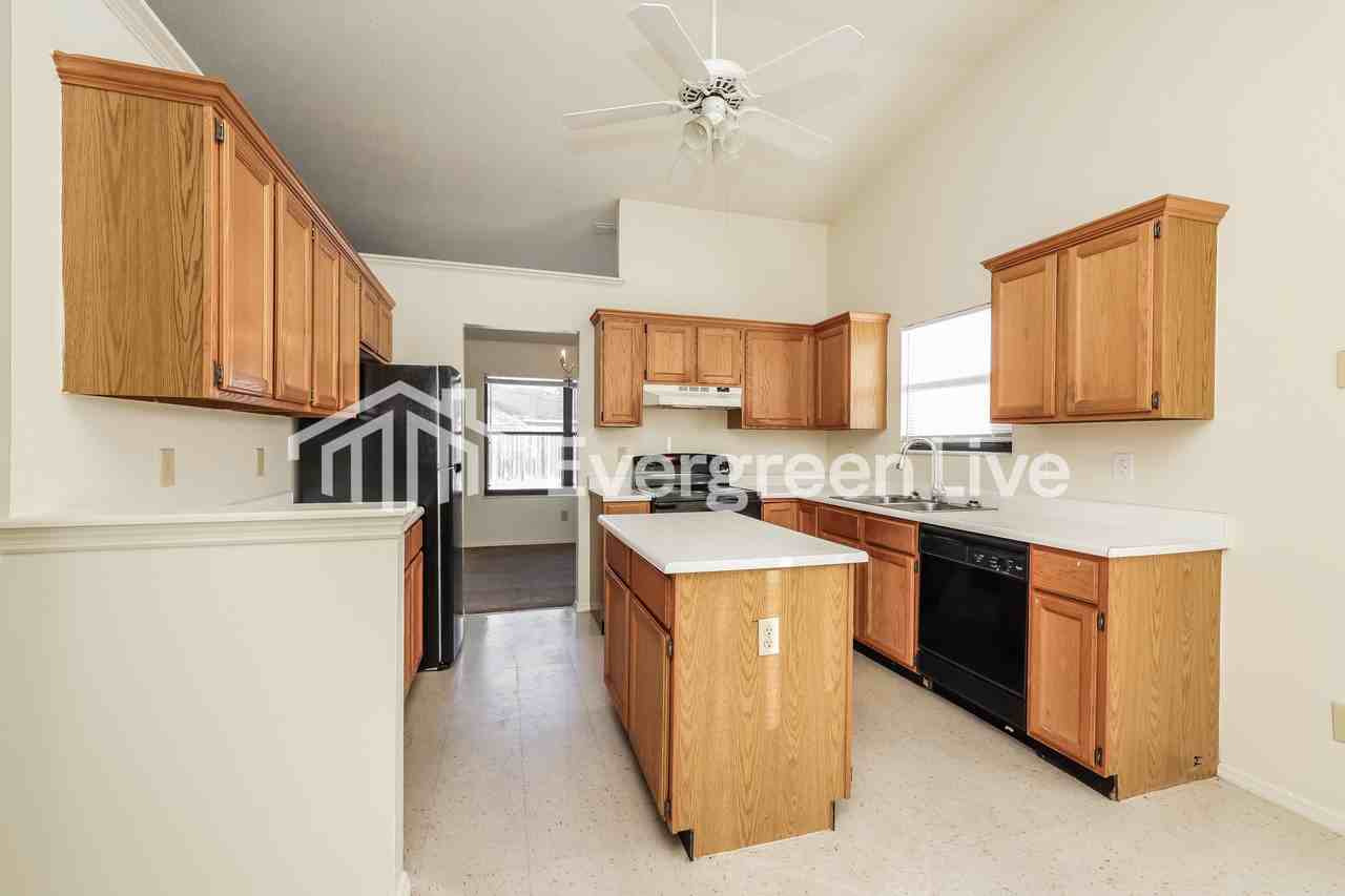 6647 Charlesgate Rd - Photo 7 of 15