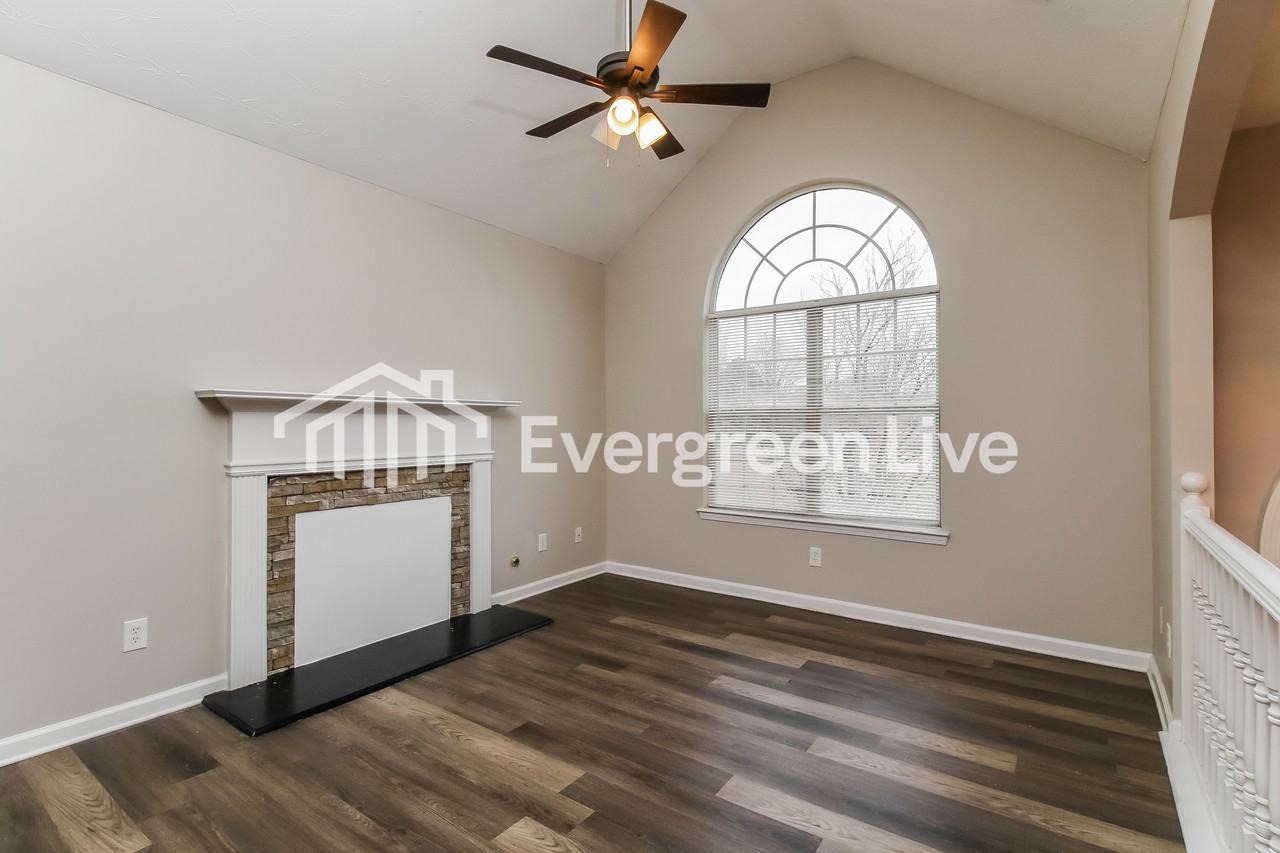 270 Greenway Dr - Photo 2 of 15