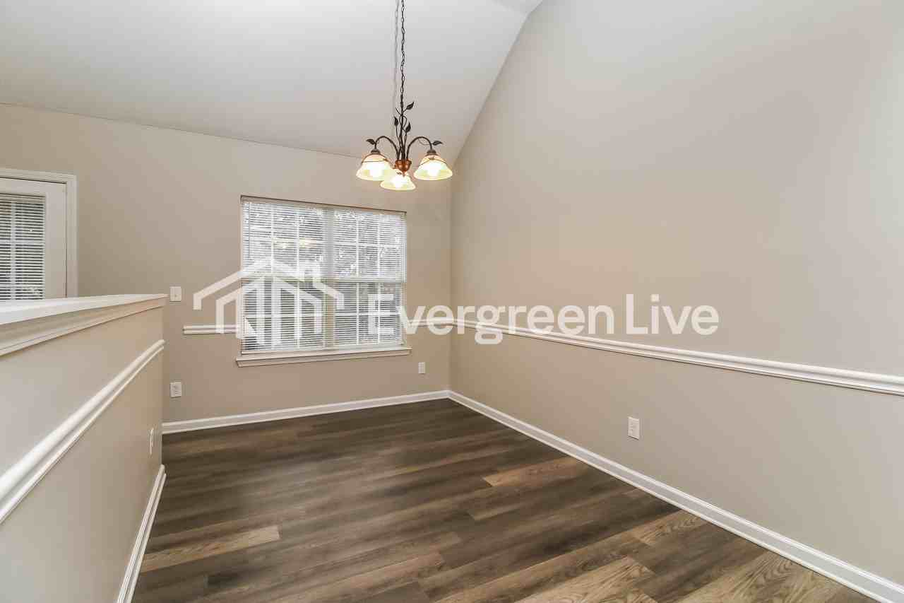 270 Greenway Dr - Photo 3 of 15