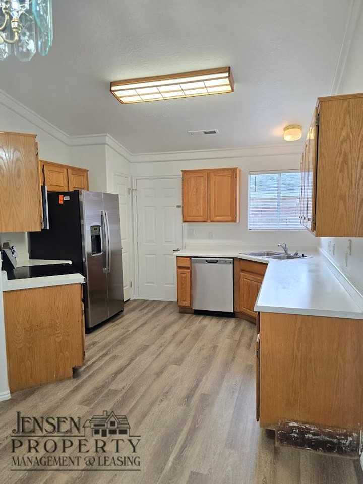 710 S Indian Hills Dr #60 - Photo 4 of 17