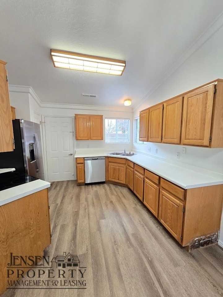 710 S Indian Hills Dr #60 - Photo 5 of 17