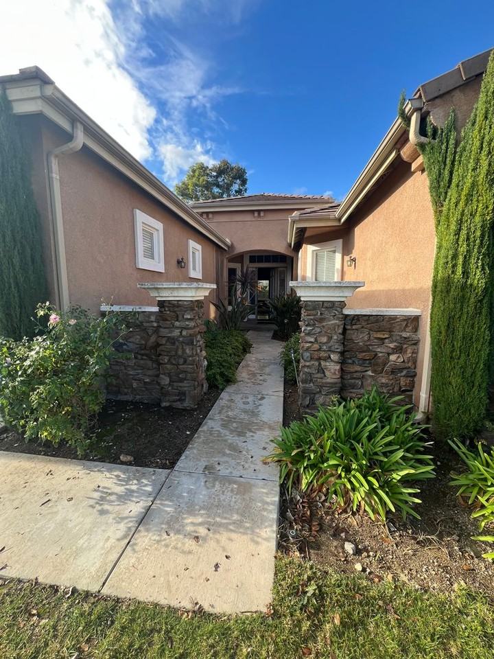 4420 Putting Green Dr - Photo 3 of 33