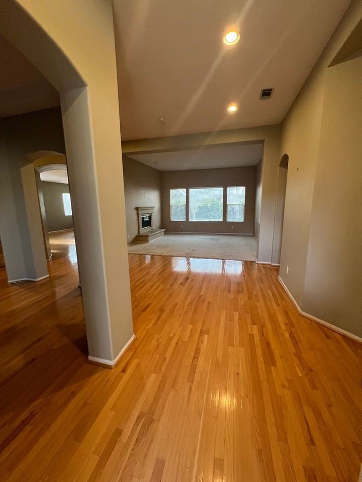 4420 Putting Green Dr - Photo 4 of 33