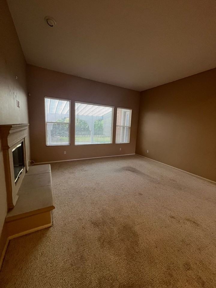 4420 Putting Green Dr - Photo 6 of 33