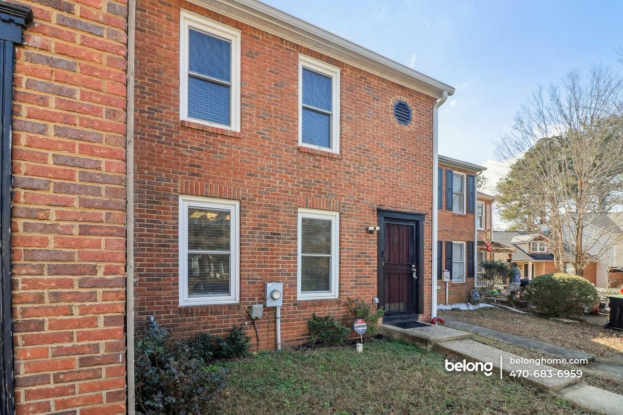 8078 Woodlake Dr - Photo 2 of 19