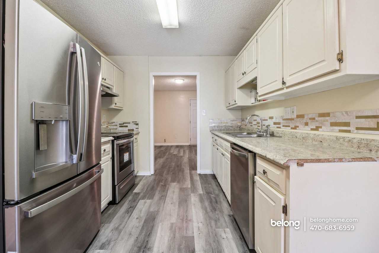 8078 Woodlake Dr - Photo 6 of 19