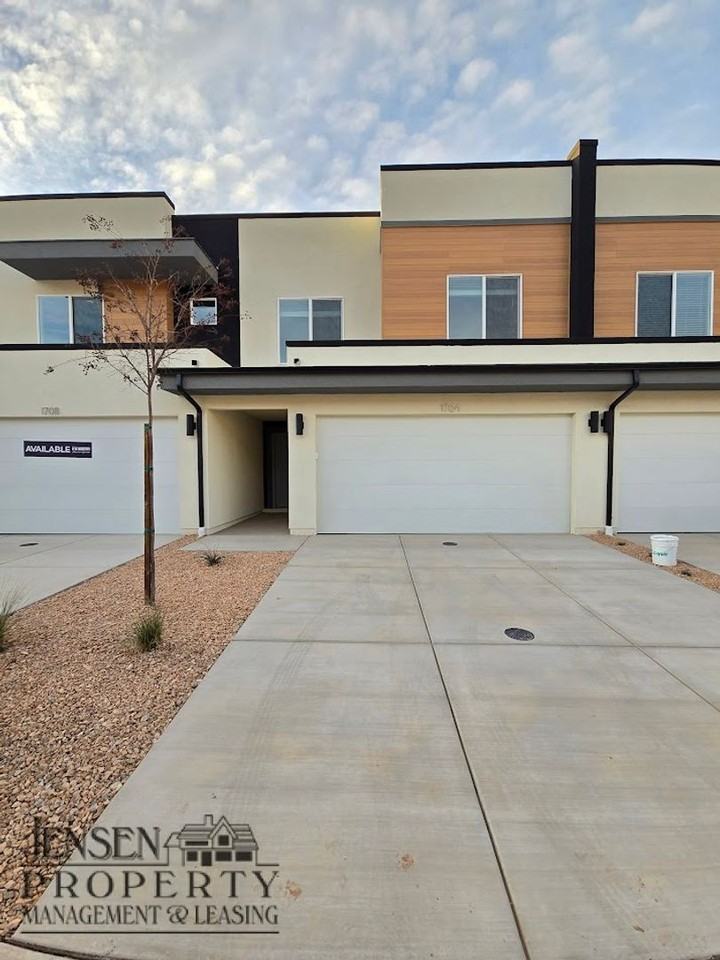 1704 S Forbidding Way