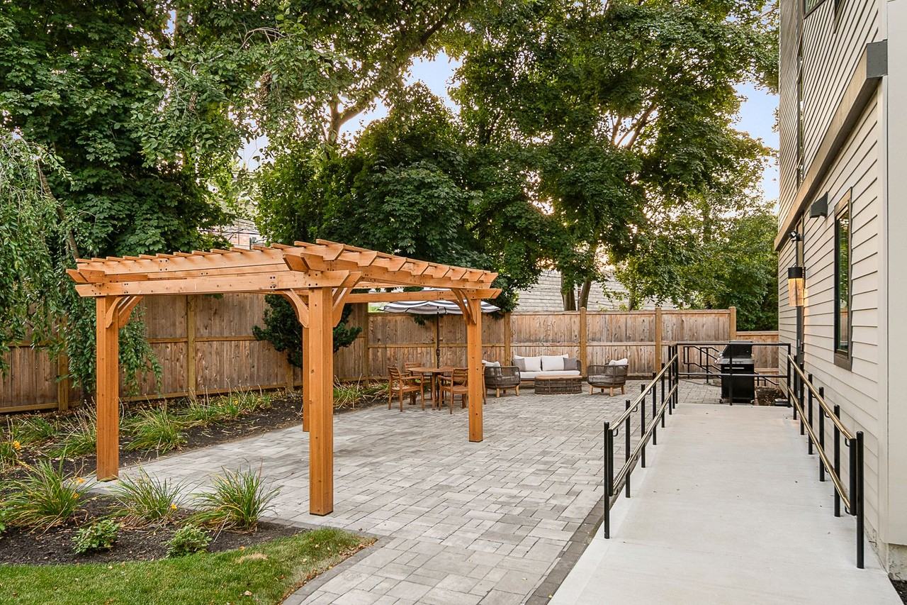 24 Kinmonth Rd - Photo 5 of 30