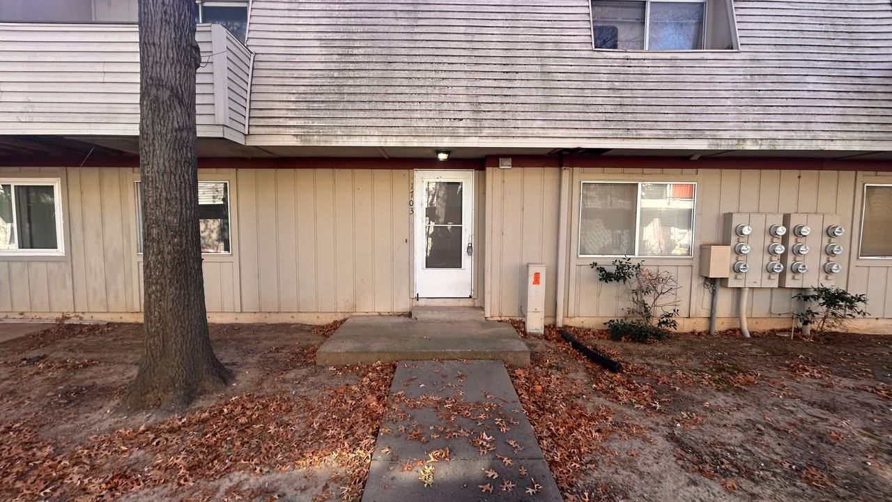 2212 E 66th Pl - Photo 2 of 27