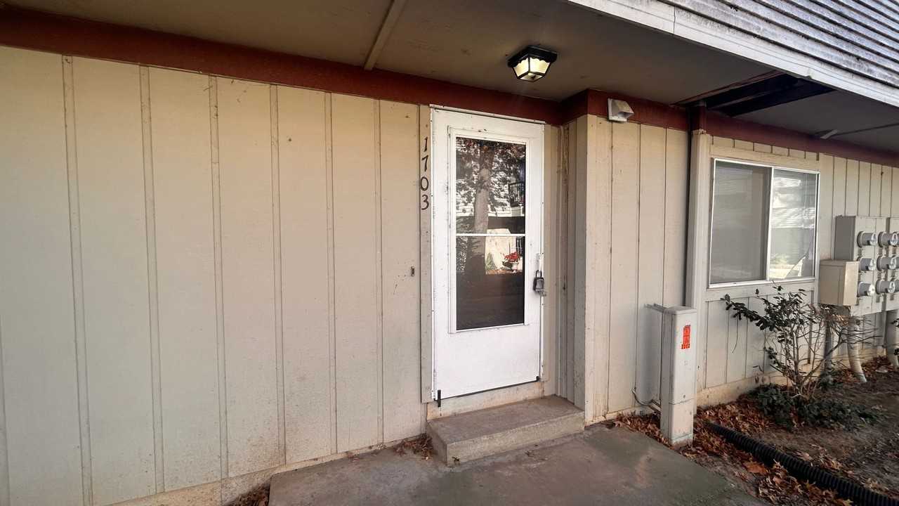 2212 E 66th Pl - Photo 3 of 27