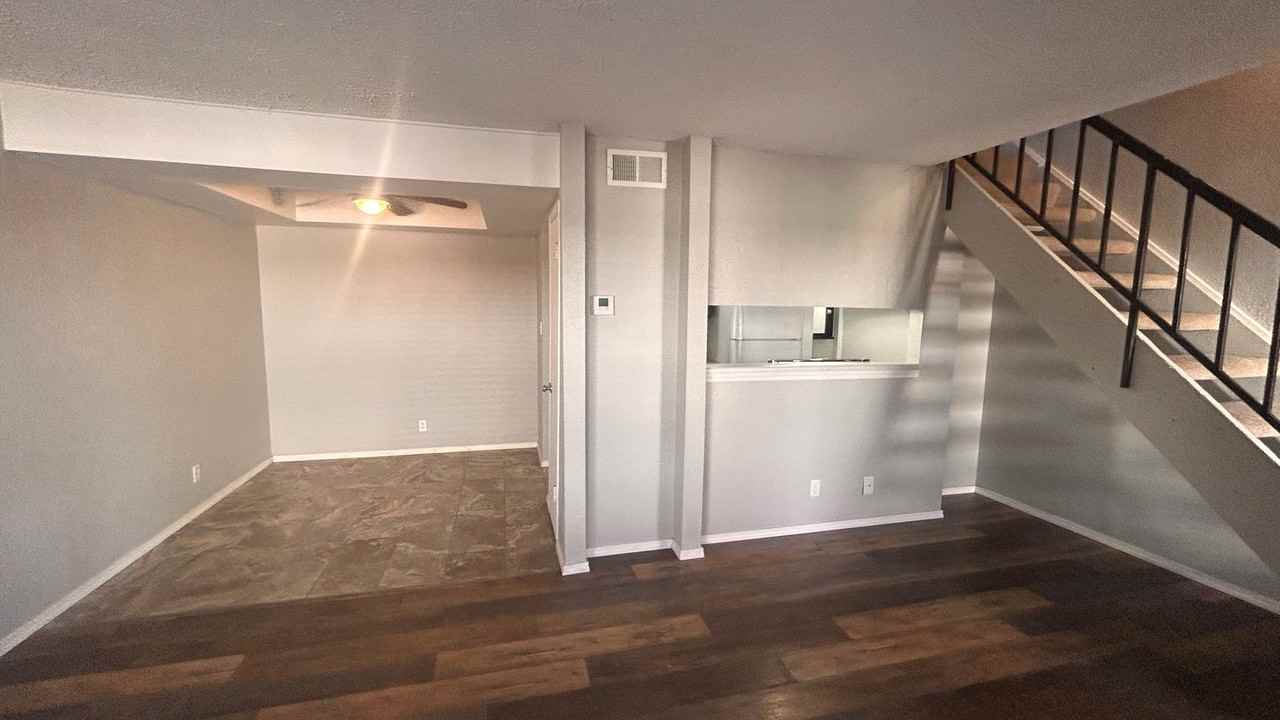 2212 E 66th Pl - Photo 4 of 27