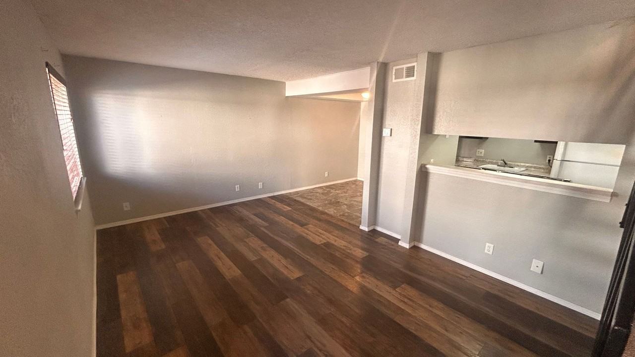 2212 E 66th Pl - Photo 5 of 27