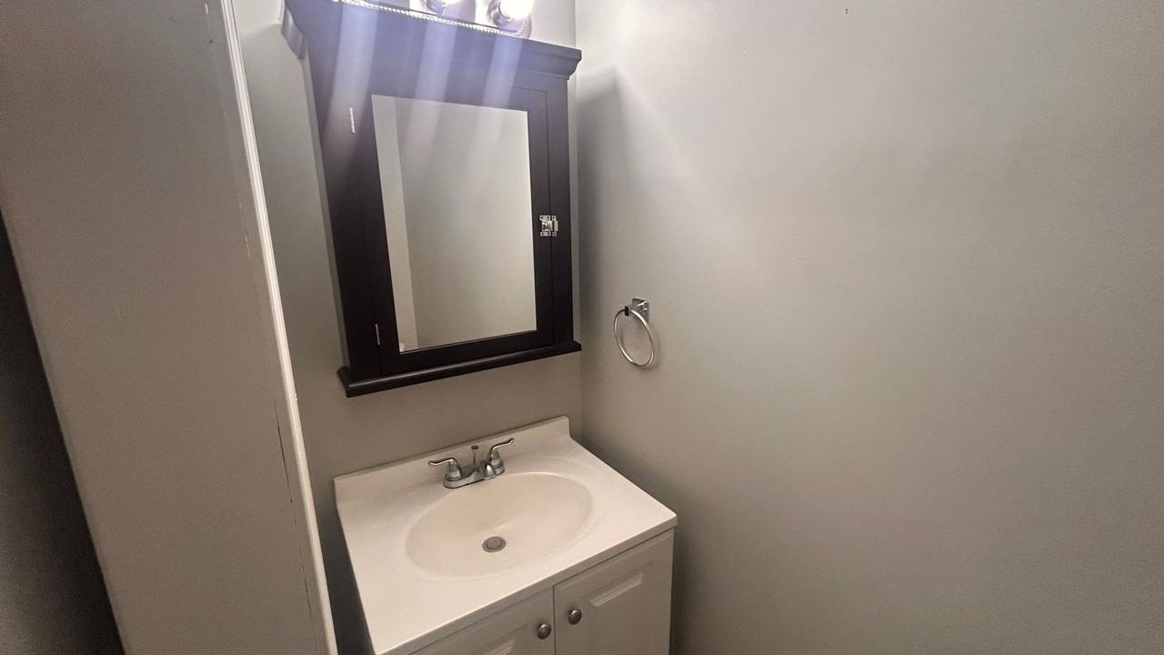 2212 E 66th Pl - Photo 7 of 27