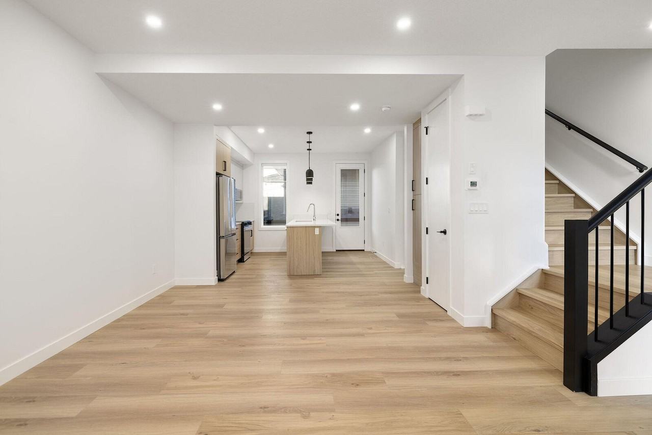 28 28 Avenue Southwest - Photo 3 of 20