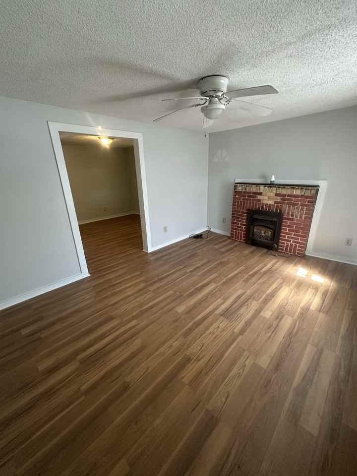 211 Lancaster St - Photo 2 of 4