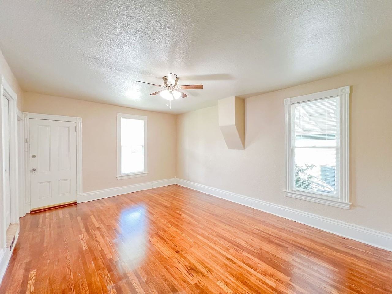 10802 Chestnut St - Photo 3 of 39