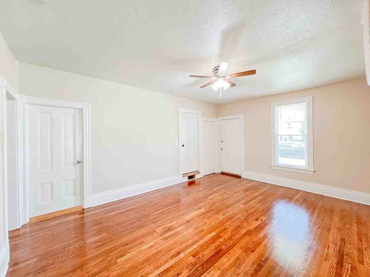 10802 Chestnut St - Photo 6 of 39