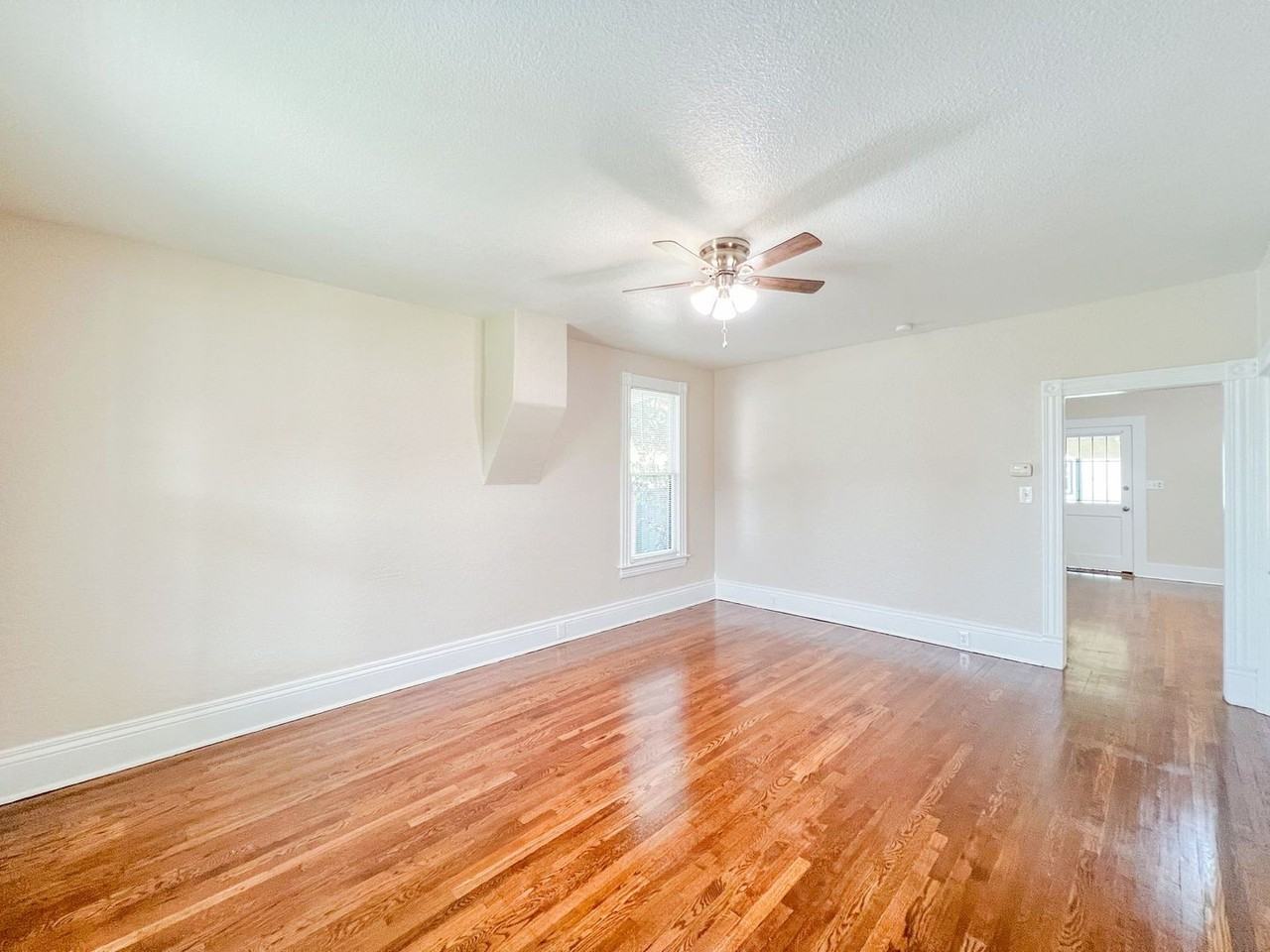 10802 Chestnut St - Photo 7 of 39