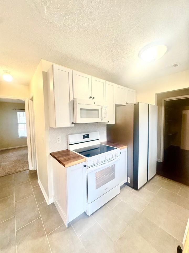 121 Sugar Mill Cir - Photo 4 of 16