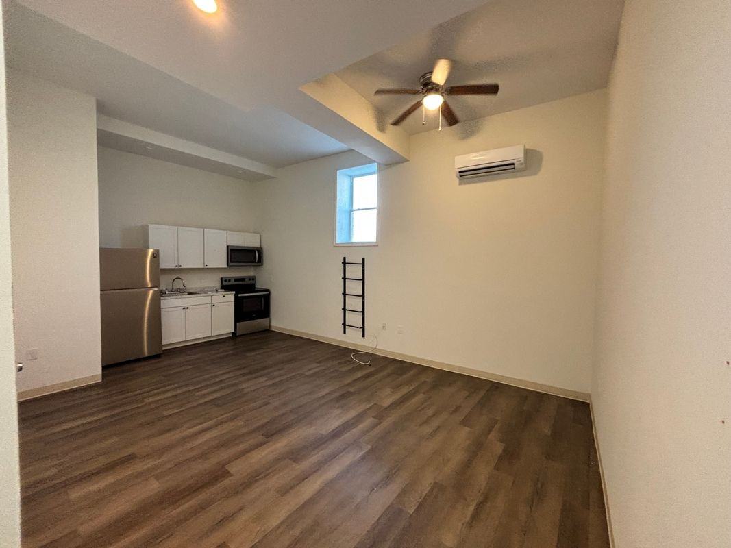 641 Washington St ##D - Photo 5 of 8