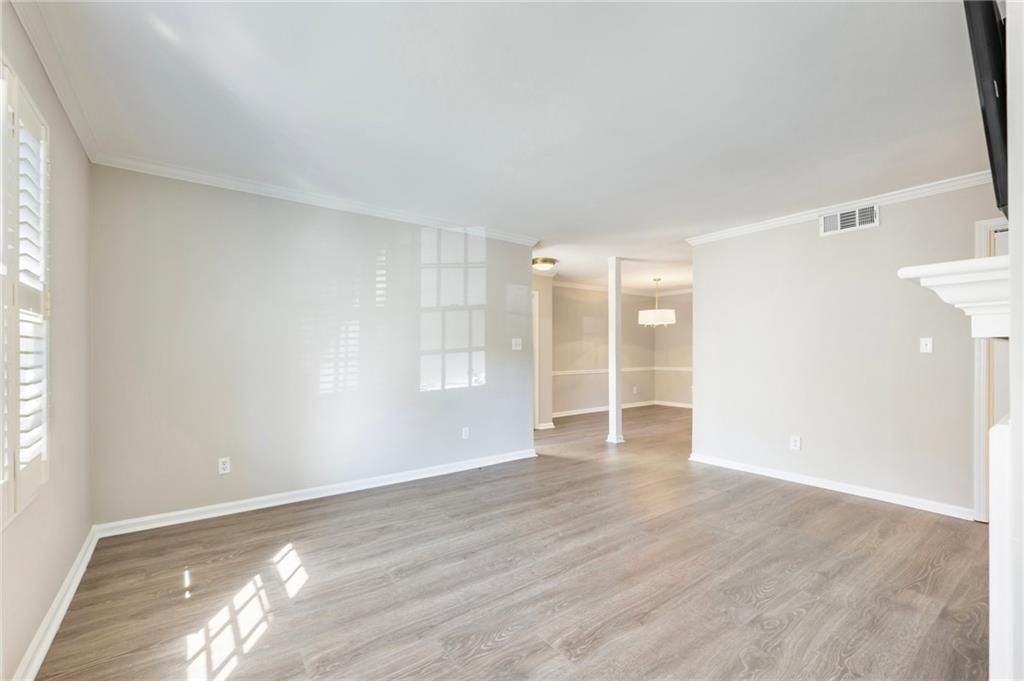 162 Amherst Pl - Photo 4 of 19