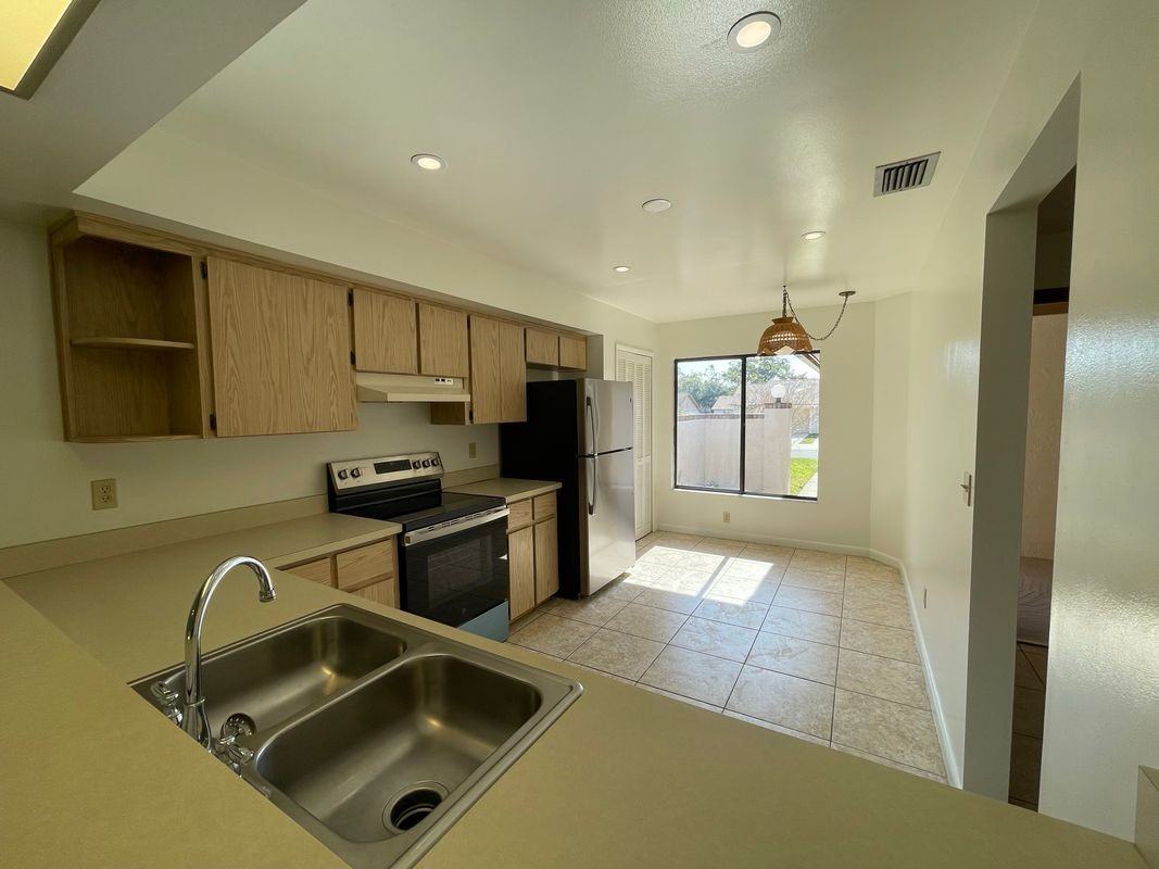 990 Wildflower Way - Photo 4 of 15