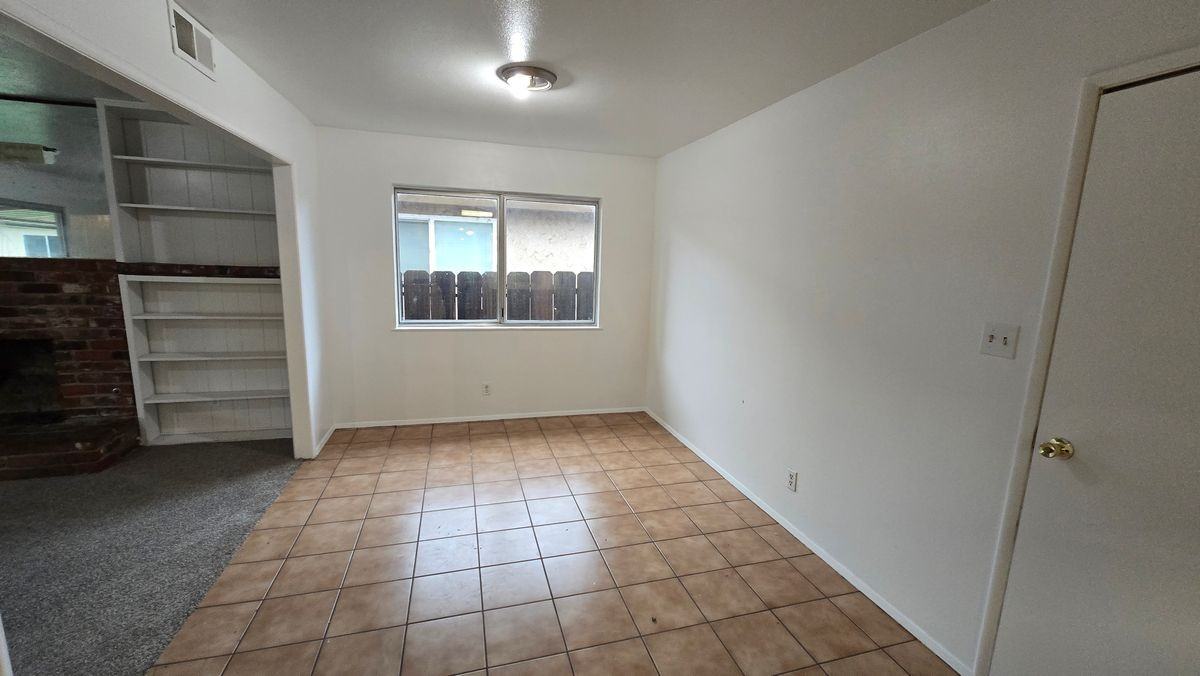 4184 N Briarwood Ave - Photo 6 of 21