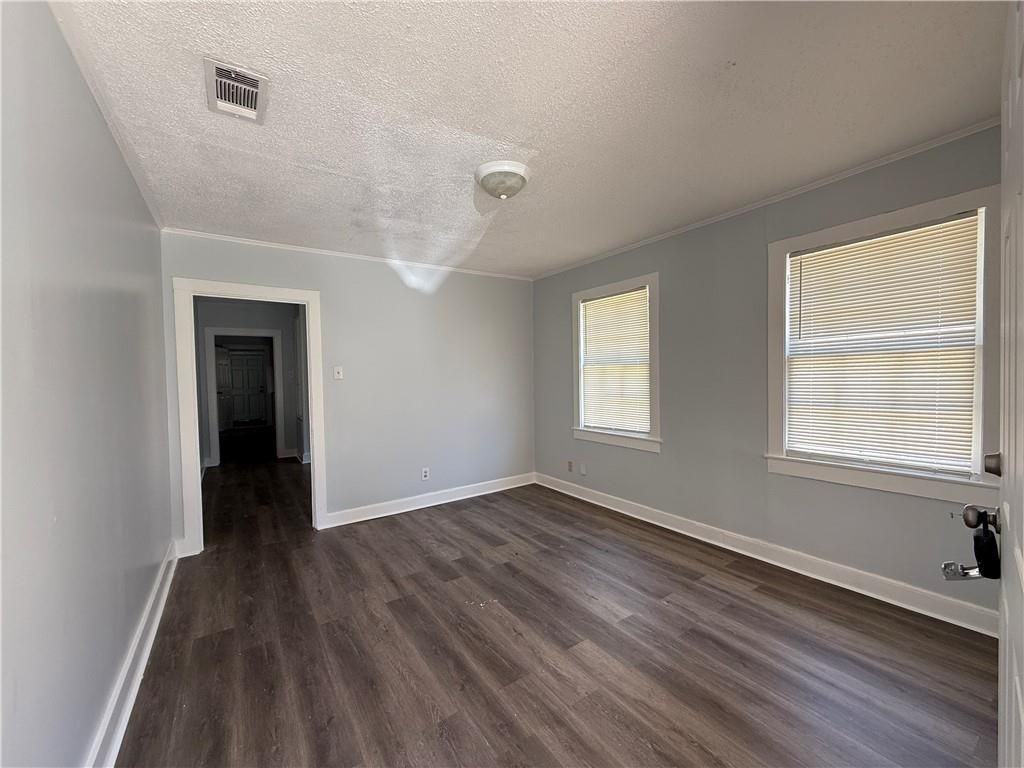 1206 Alba St - Photo 3 of 14