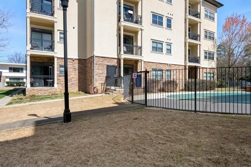 2230 Cheshire Bridge Rd Ne ##504 - Photo 4 of 34