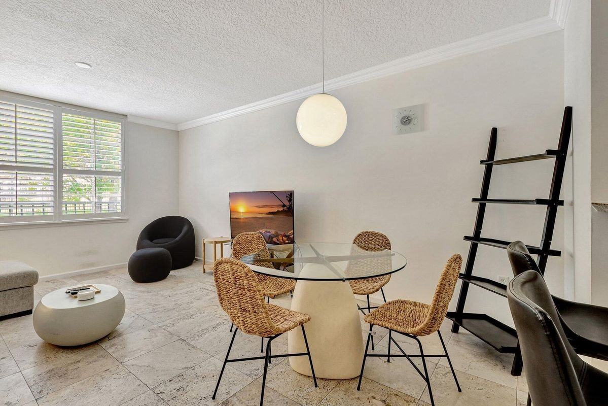 580 S Sapodilla Ave ##105 - Photo 7 of 11