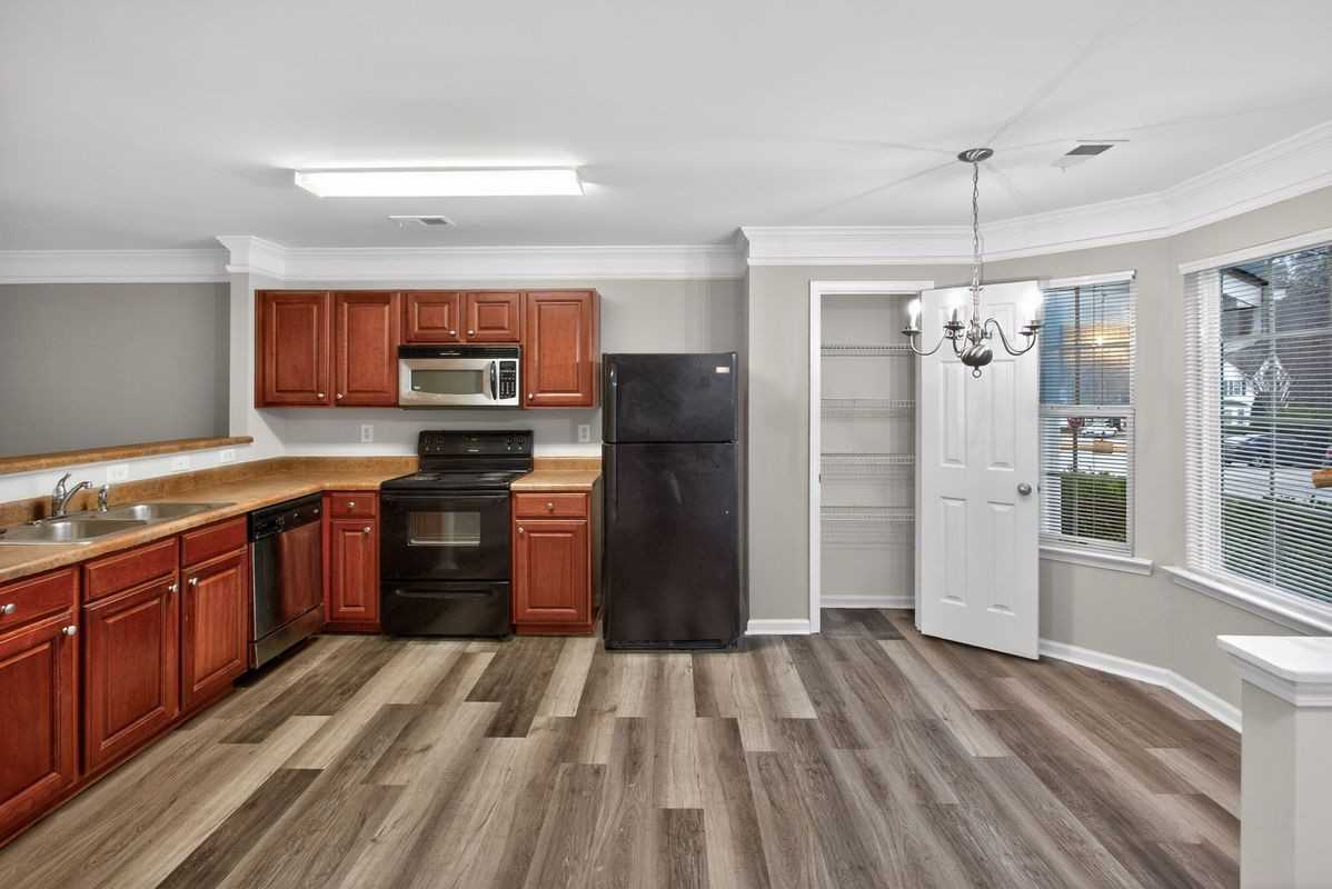 837 Crestwell Cir Sw - Photo 3 of 16