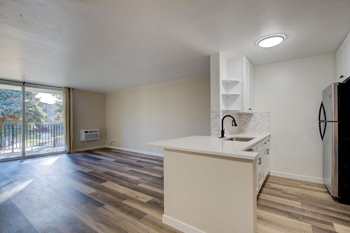 2231 S Vaughn Way - Photo 5 of 25