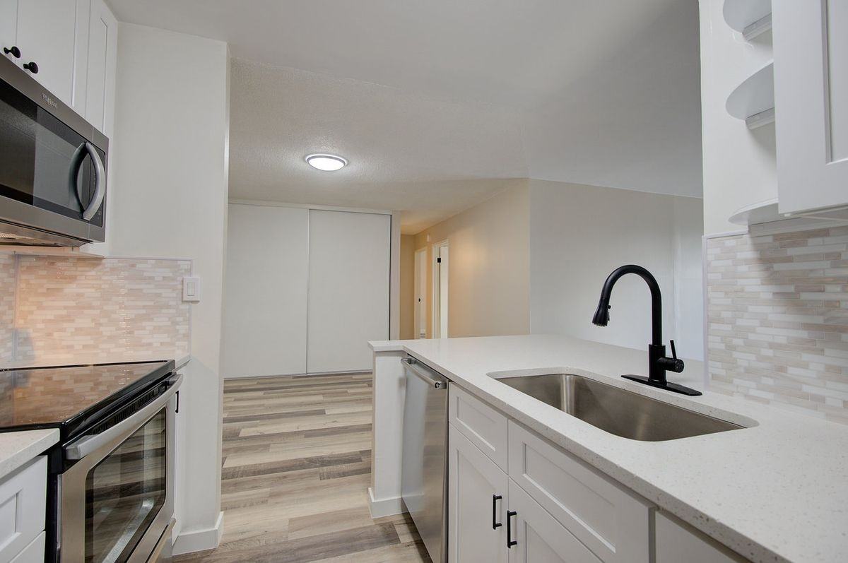 2231 S Vaughn Way - Photo 6 of 25