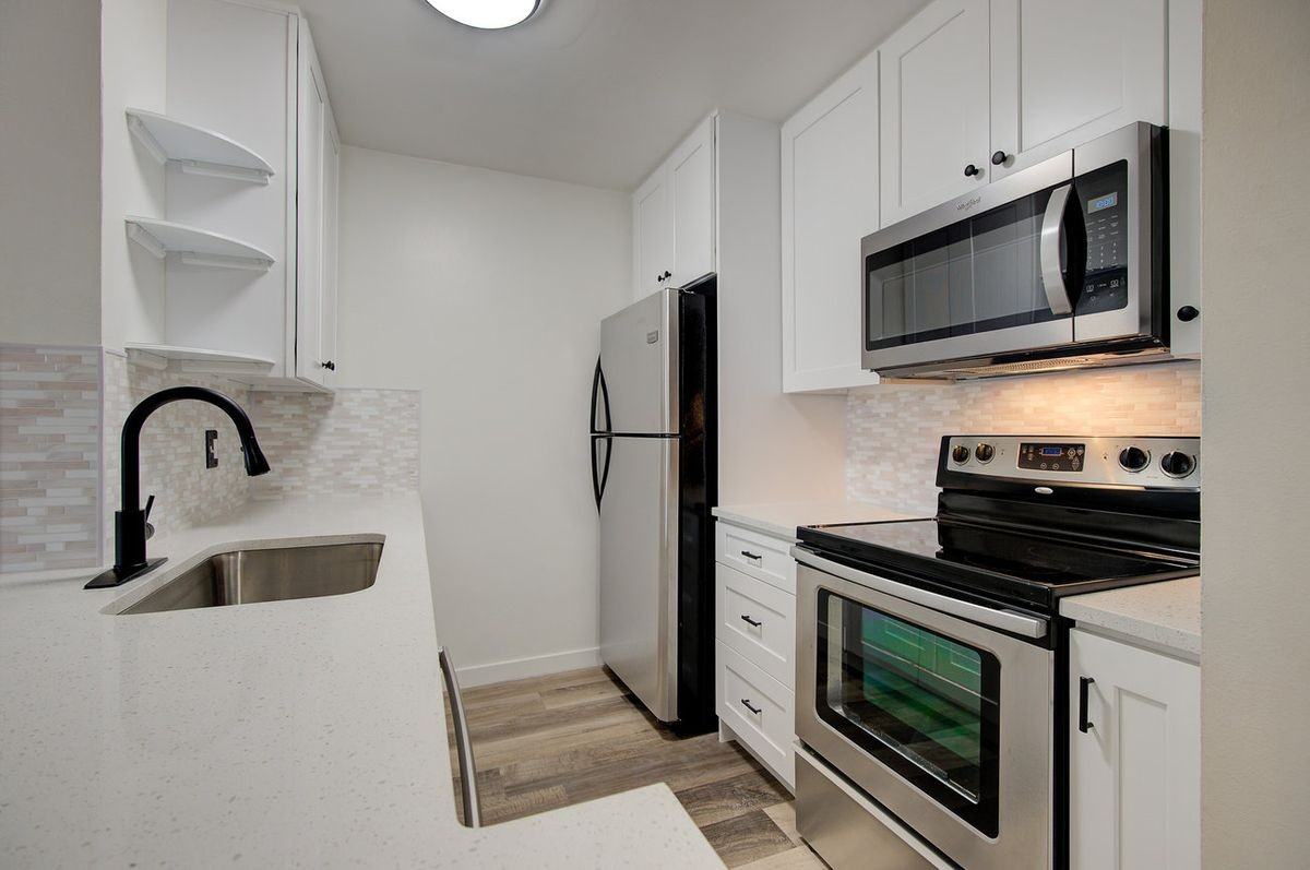 2231 S Vaughn Way - Photo 7 of 25