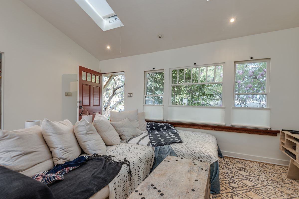 913 Lucille Ave - Photo 3 of 20