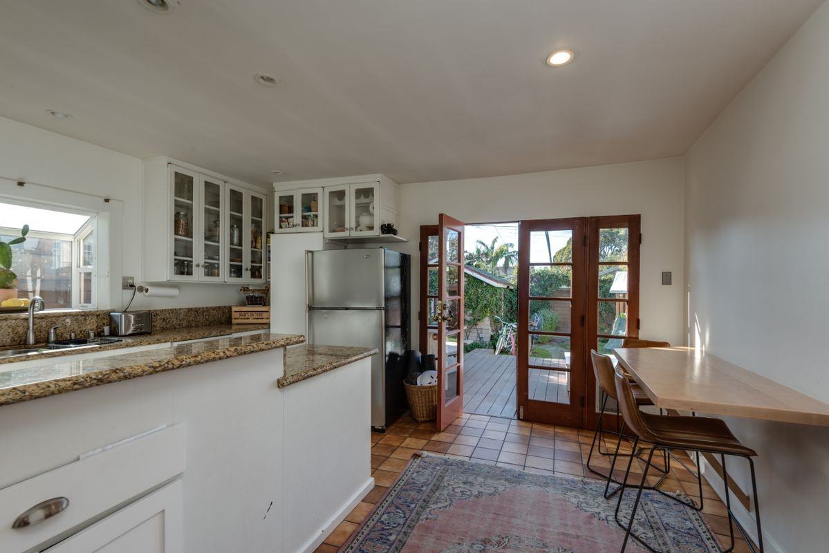 913 Lucille Ave - Photo 6 of 20