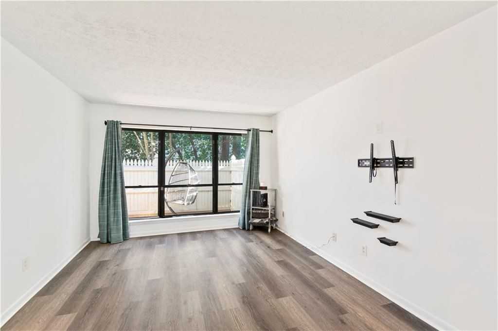 2685 Meadowlawn Dr Se - Photo 4 of 26