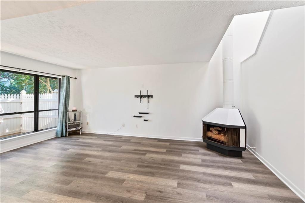 2685 Meadowlawn Dr Se - Photo 5 of 26