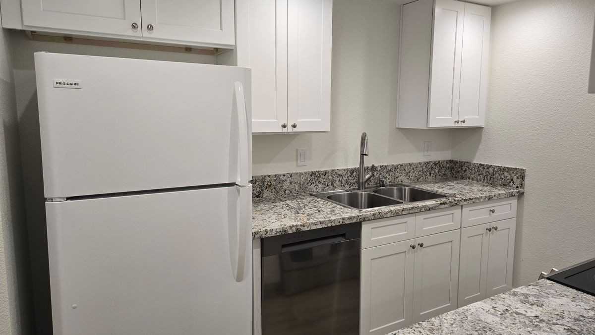 1425 Oak Ave - Photo 2 of 18