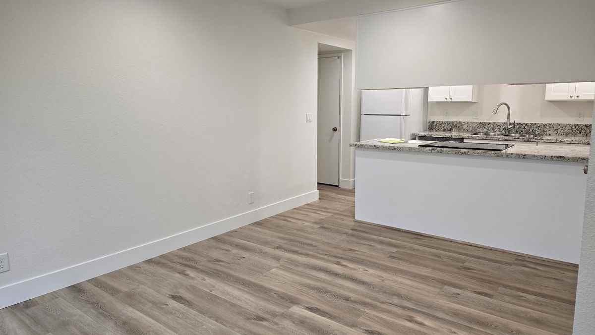 1425 Oak Ave - Photo 3 of 18